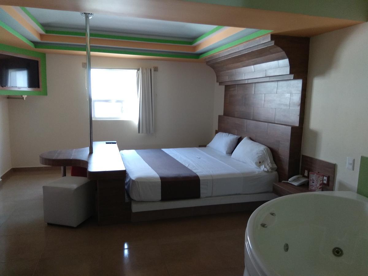 Hotel Rubi มานซานิโญ ภายนอก รูปภาพ