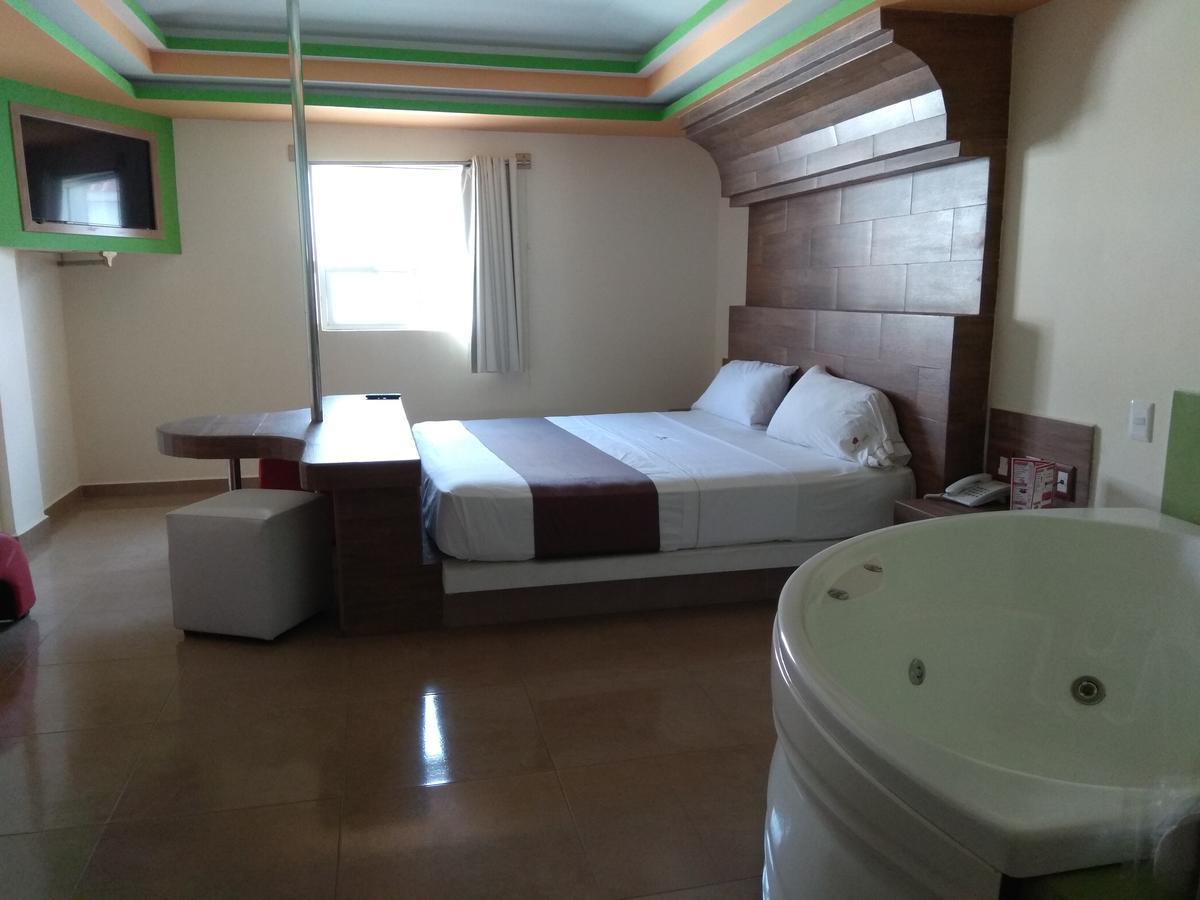 Hotel Rubi มานซานิโญ ภายนอก รูปภาพ